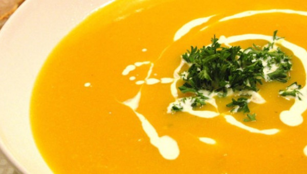 Kurkumás – gyömbéres sütötökpüré leves